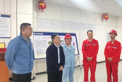 農(nóng)高區(qū)應(yīng)急管理局副局長郭啟升到俊源石油督導(dǎo)安全工作