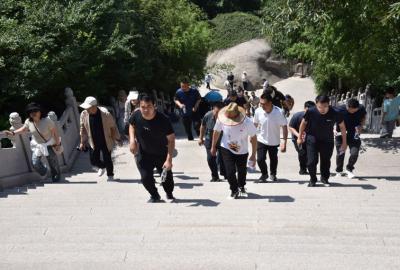 俊源控股集團組織開展2025年嶗山團建活動
